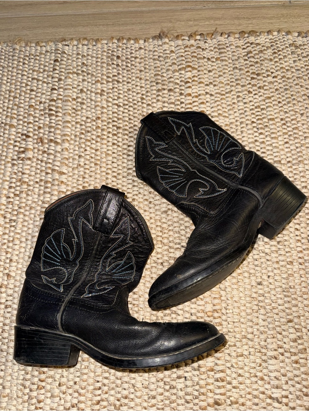 Vintage 80s/90s Acme "Circle A" black leather cowboy boots.